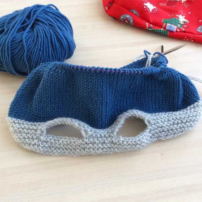 Bonnet en cours de tricotage