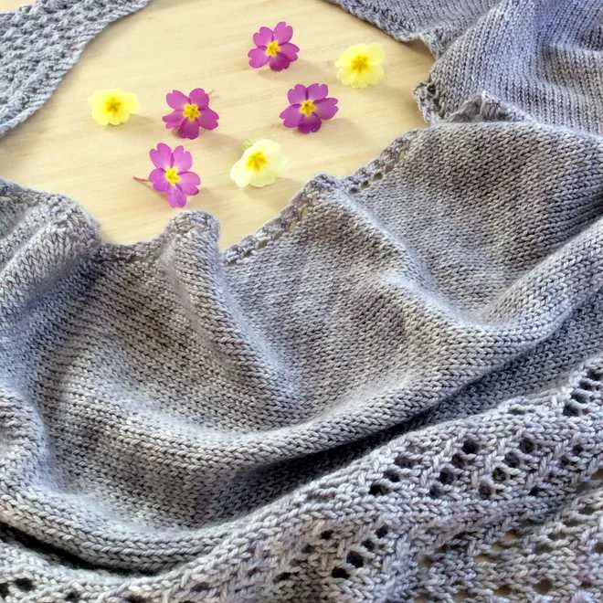 Kettricken et sa jolie dentelle de tricot, des mailles faciles accessibles à toutes les tricoteuses