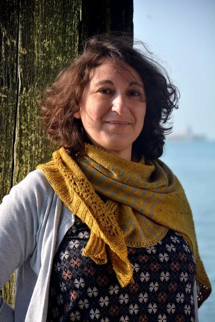 joli tricot sous forme d'une écharpe