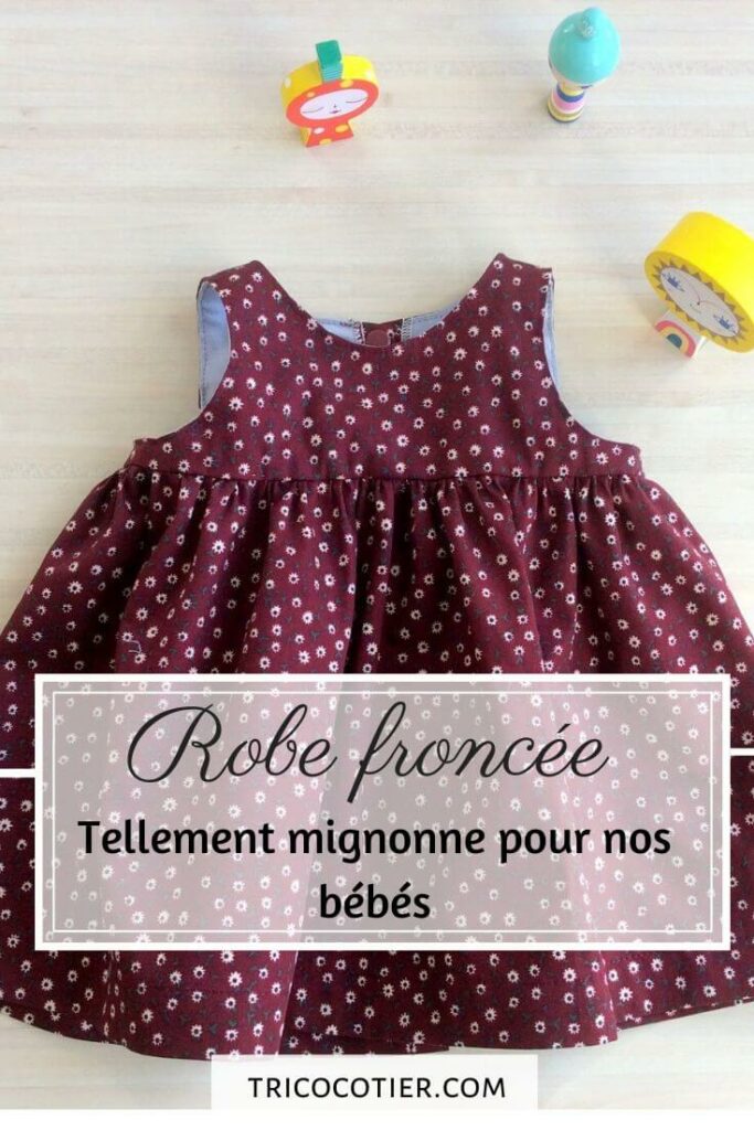 Une robe froncée tellement mignonne pour nos bébés. Patron de couture layette issu du livre Les Intemporels pour bébé.