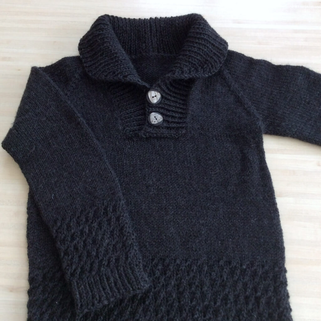 modèle de pull tricot avec un col châle garçon