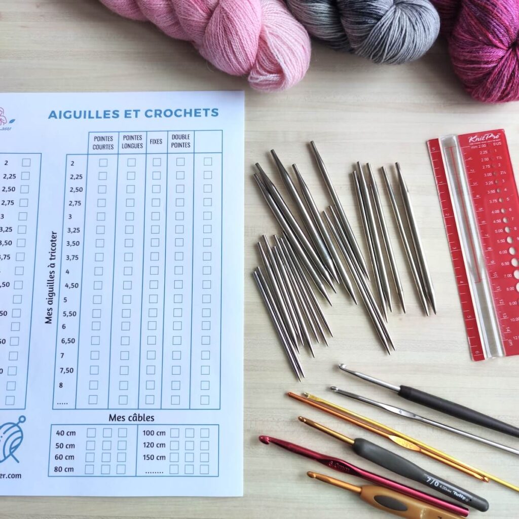 Mémo pour faire l'inventaire de son matériel de tricot et de crochet. Un tableau avec les numéro d'aiguilles