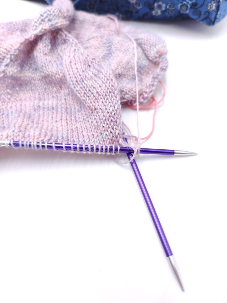 Guide pour choisir les meilleures aiguilles à tricoter, fixes ou interchangeables