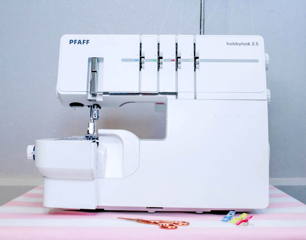 Cours de couture sur internet pour apprendre à utiliser sa machine à coudre et sa surjeteuse