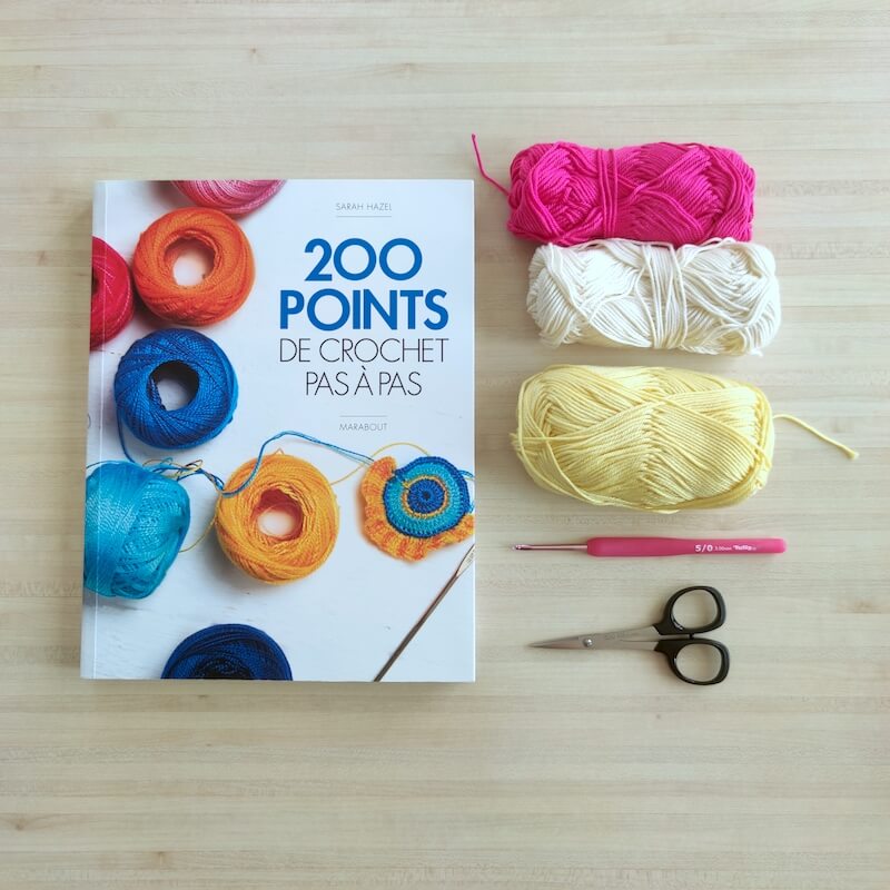 livre 200 points au crochet pas à pas, idée cadeaux pour crocheteuse experte ou débutante