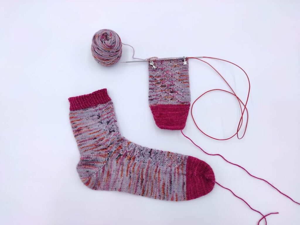 Comment tricoter des chaussettes en laine : patron gratuit