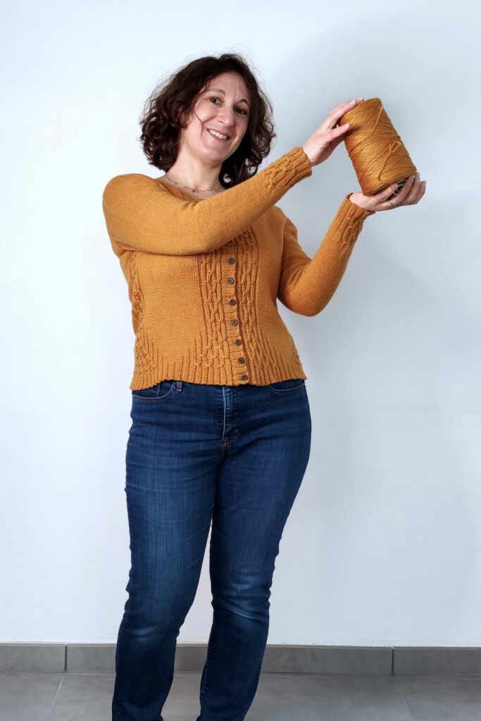 Cone de laine utilisée pour tricoter le cardigan Margaux