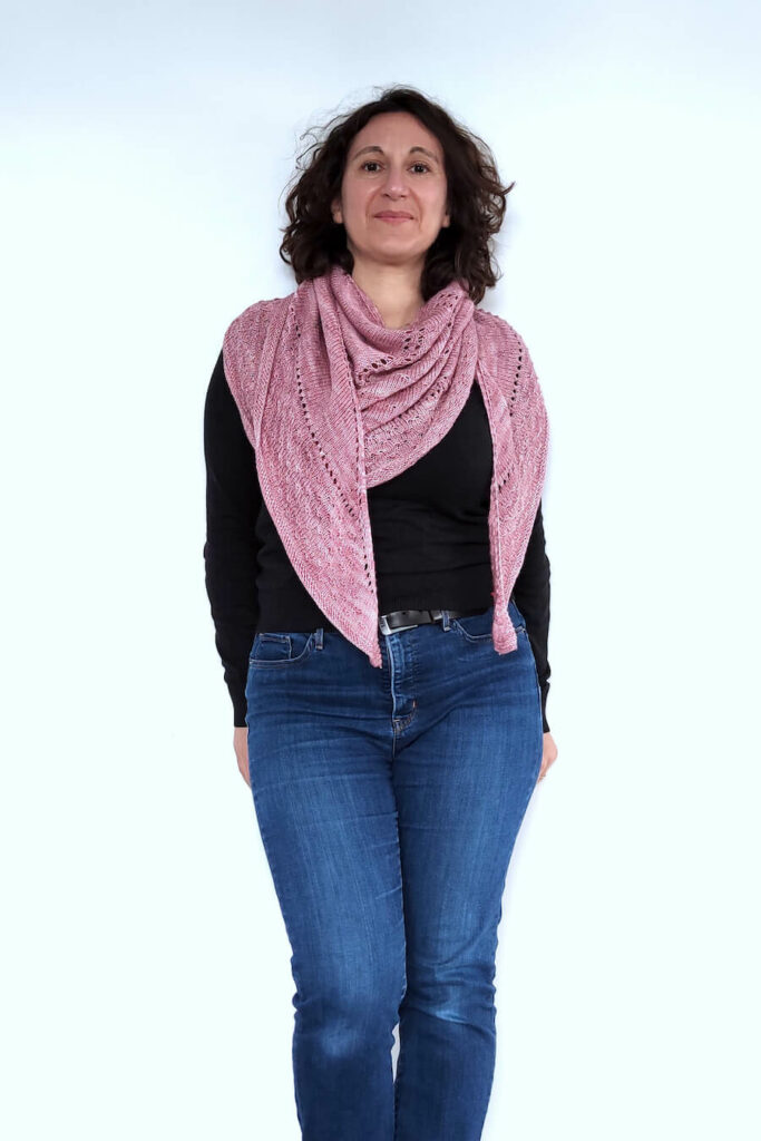Châle EssenCiel à porter comme une écharpe, un patron de tricot facile avec des explications détaillées