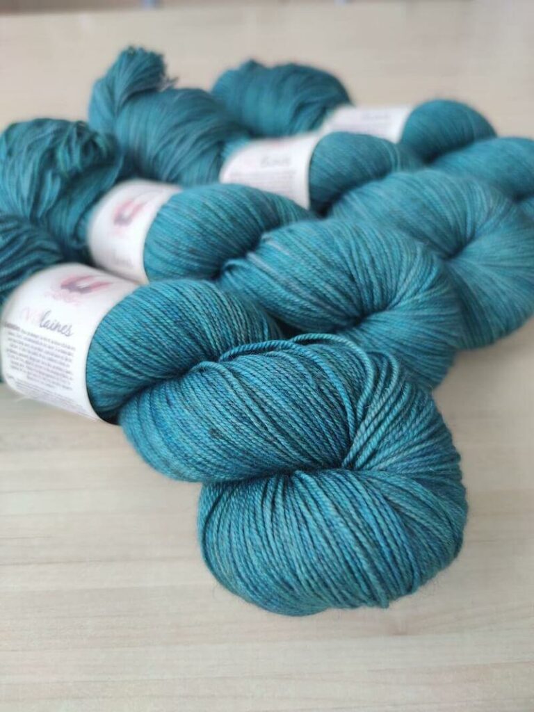 écheveaux de laine Fingering pour tricoter un pull