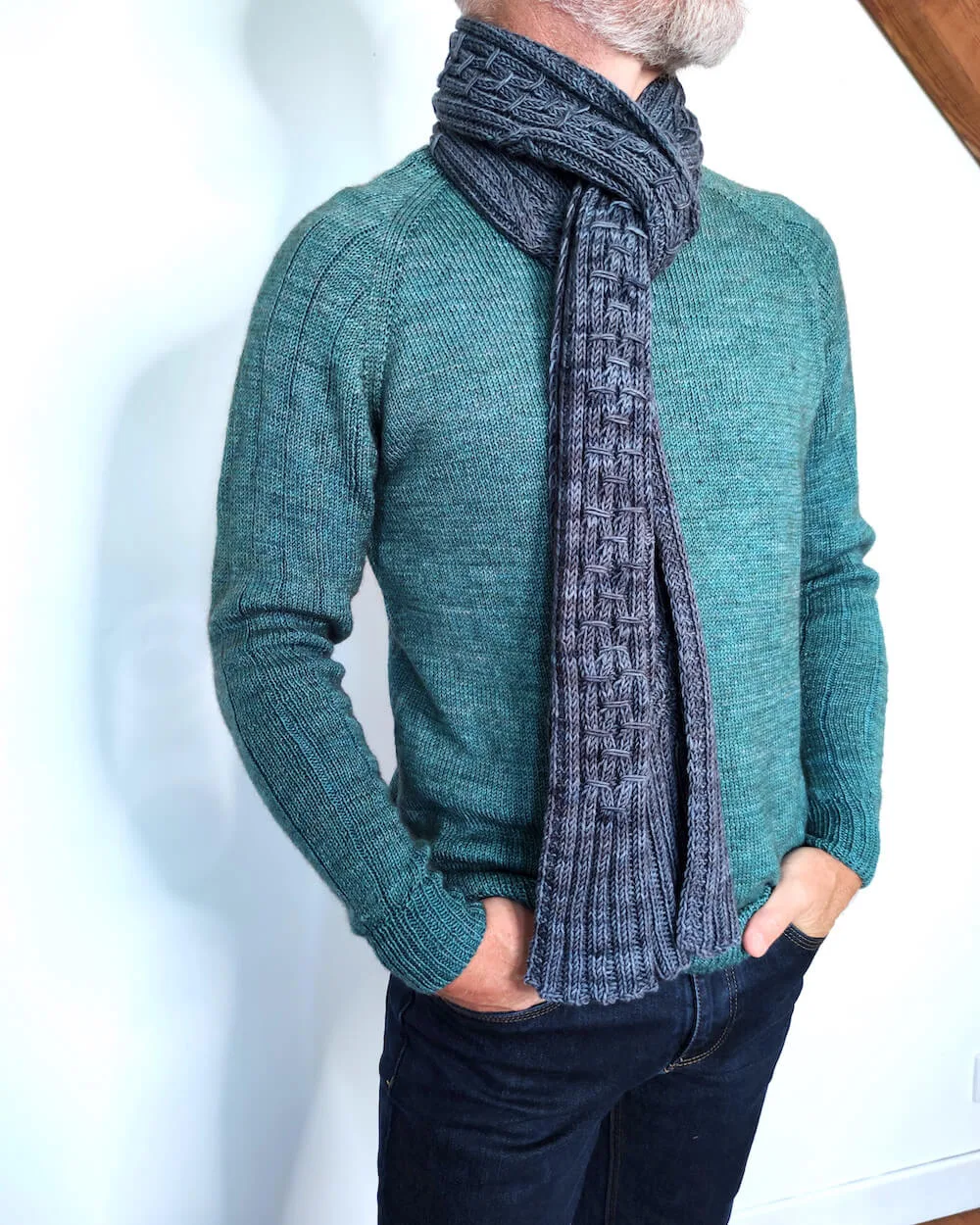 Patron de tricot pour tricoter cette jolie écharpe pour homme, un modèle d'Aglaé Laser