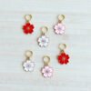 Marqueurs de tricot avec de jolies fleurs