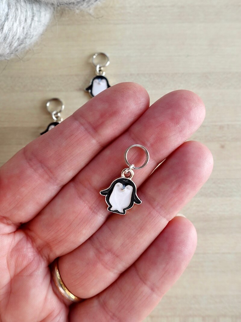 Tricotez en compagnie de ces anneaux marqueurs pingouins