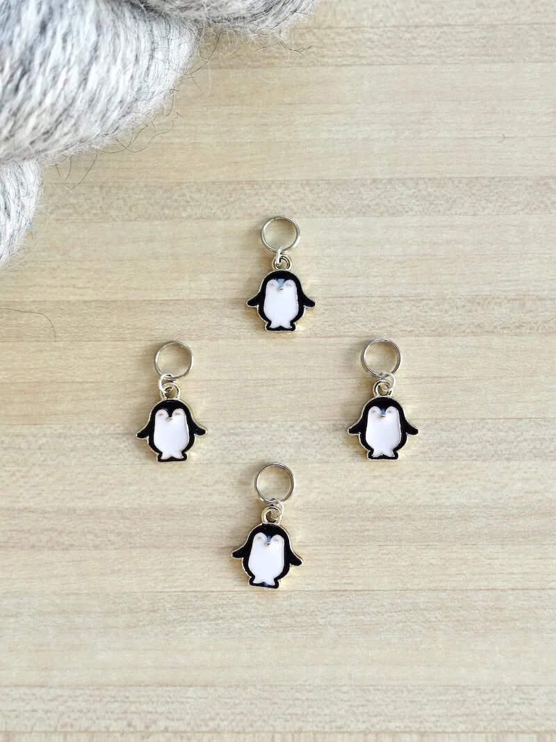 Tricotez en compagnie de ces anneaux marqueurs pingouins
