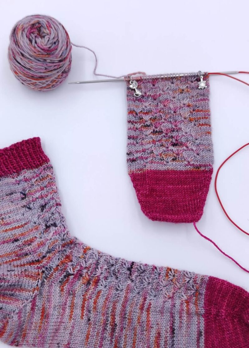Accessoires pratiques pour tricoter des chaussettes, étui et anneaux marqueurs
