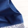 sac bleu marine avec des fleurs pour tricoter