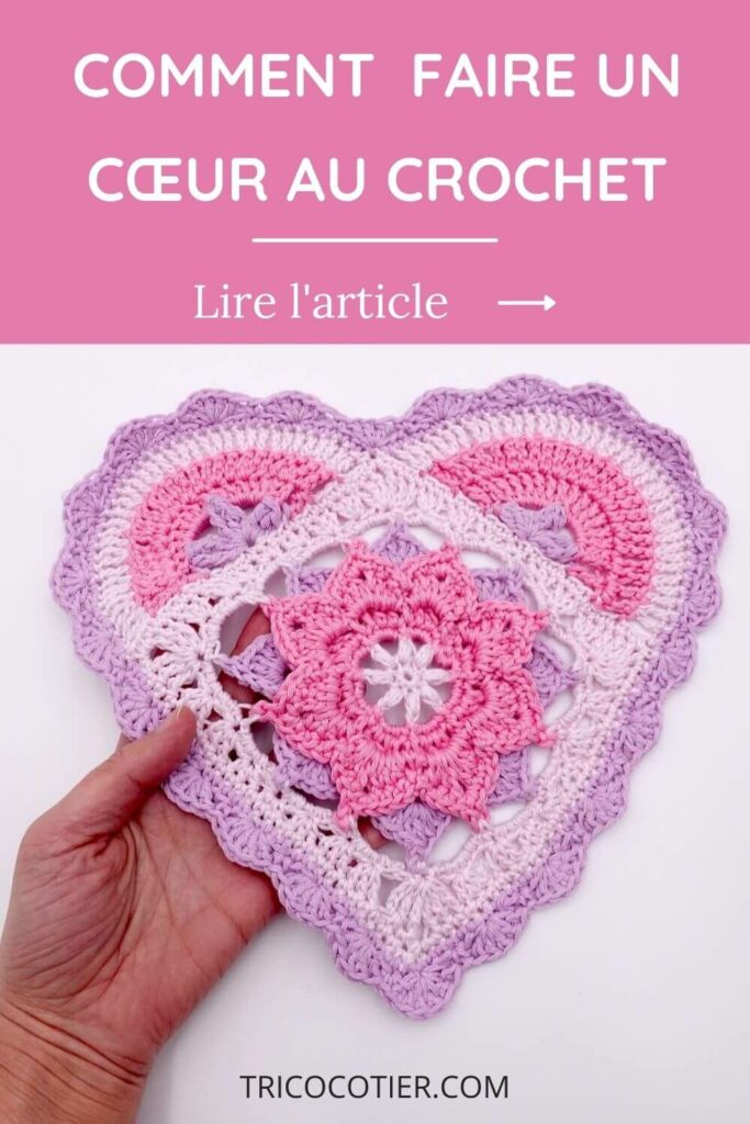 Candy heart, un modèle de coeur au crochet avec des fleurs au centre. Le tuto pour crocheter ce coeur est dans le livre Modern mandalas. 50 grannies superbes à découvrir