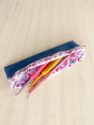 trousse à crochets avec des fleurs