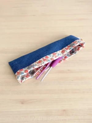 trousse à crochets avec des fleurs