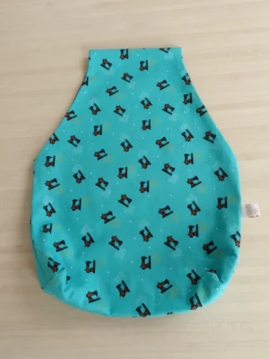 Crocheter ou tricoter avec un sac nomade, c'est si pratique ! La pelote reste bien en place. C'est un cadeau de Noël parfait pour une passionnée de tricot