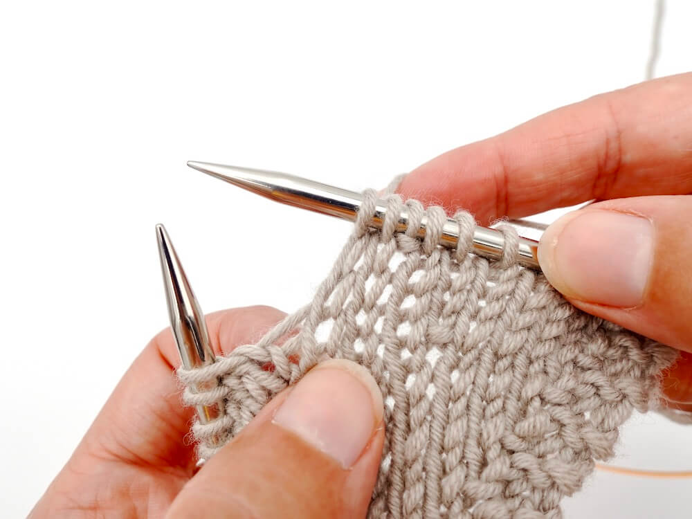 Comment faire facilement une augmentation au tricot ? Un tuto en vidéo et en photos