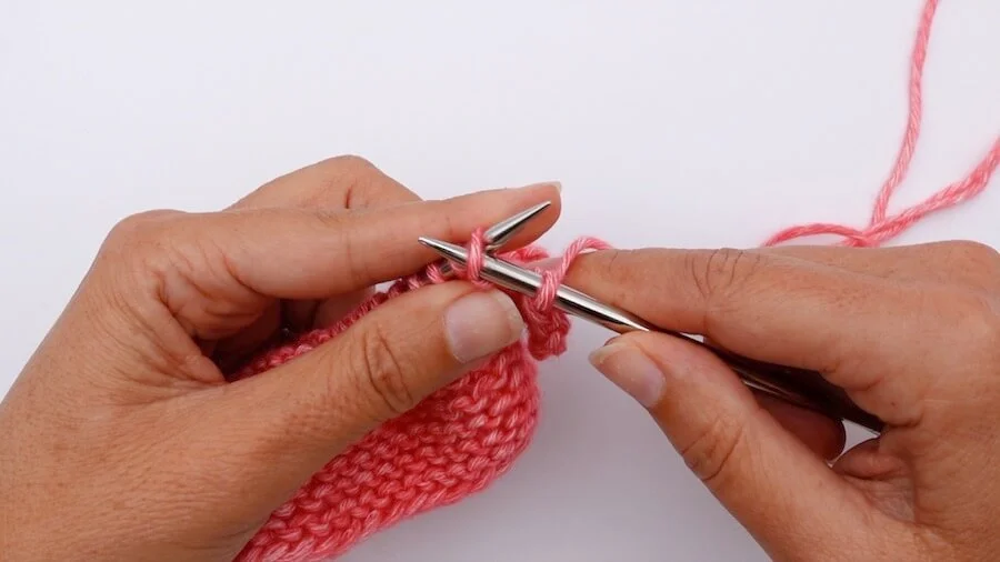 Tutoriel pour rabattre des mailles au tricot : méthode facile