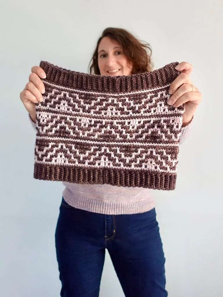 Col au crochet Pyramis, un modèle rapide à faire. Tuto détaillé, technique de la mosaïque au crochet