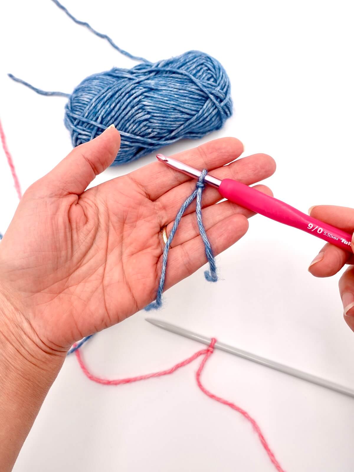 Comment faire un noeud coulant (ou coulissant) : tuto pour apprendre le tricot ou le crochet, première maille ou boucle, 3 techniques