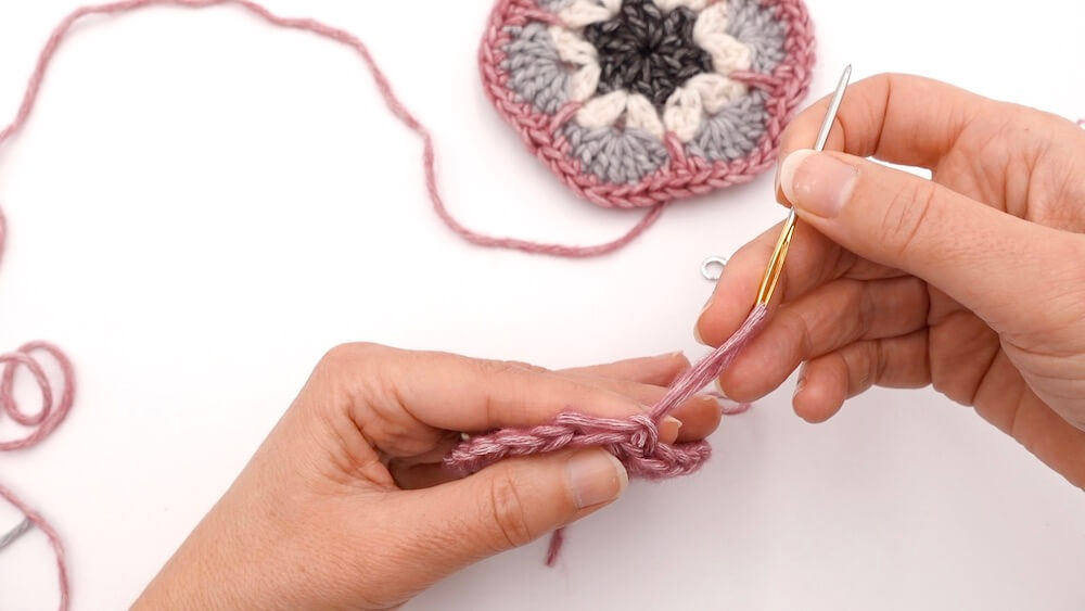 Technique pour crocheter la dernière maille du dernier rang d'un granny de manière invisible