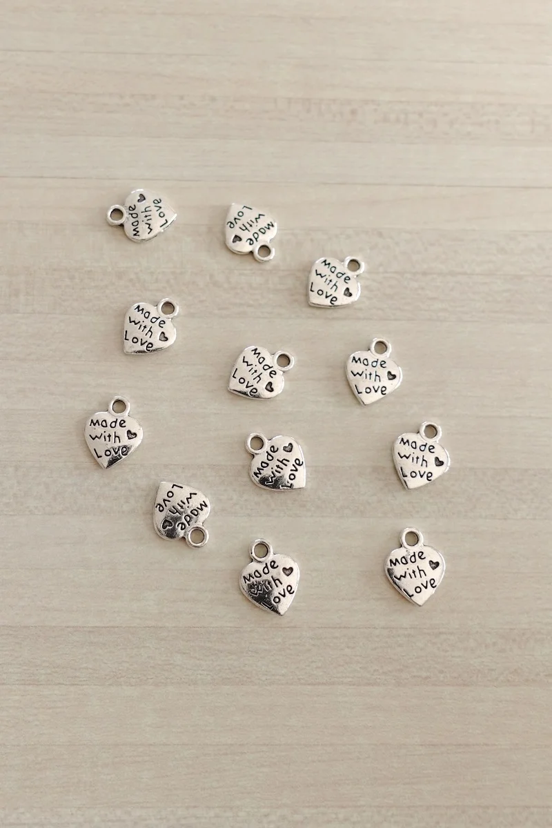 Breloques coeurs Made in Love à coudre pour personnaliser ses tricots