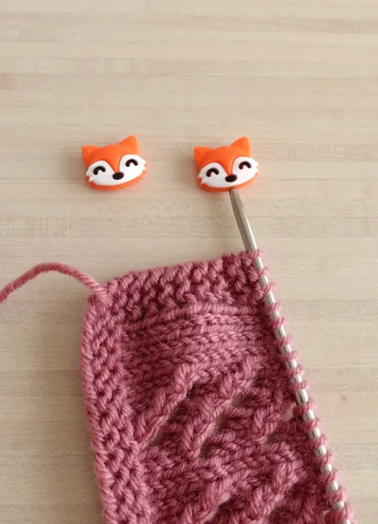 Stoppeurs de maille, accessoires indispensables pour les tricoteuses