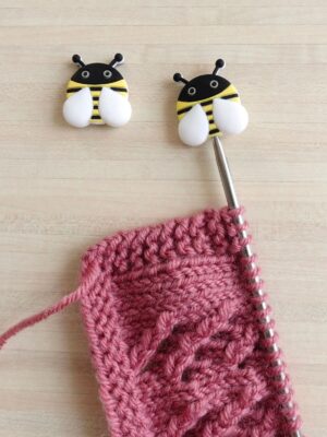 Protégez vos pointes d'aiguilles à tricoter avec ces jolis embouts en forme d'abeilles