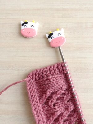 L'utilisation d'embouts pour aiguilles à tricoter permet de protéger les pointes et d'empêcher les mailles de se défiler de l'aiguille.