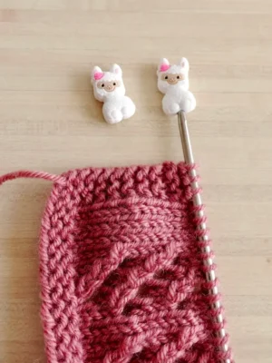 Stoppeurs de maille, accessoires indispensables pour les tricoteuses