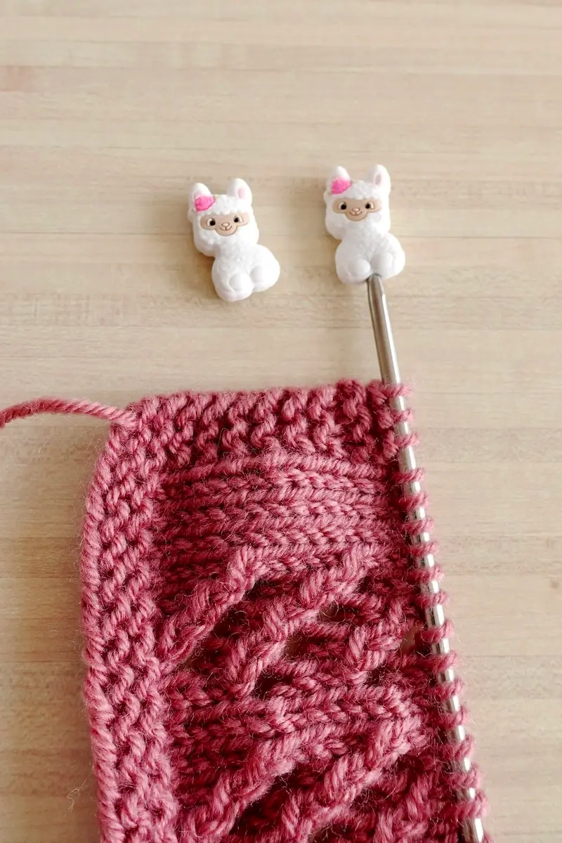 Stoppeurs de maille, accessoires indispensables pour les tricoteuses