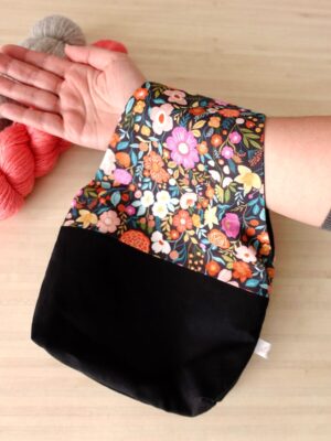 Sac nomade pour transporter son tricot ou son crochet partout, tissu avec des fleurs