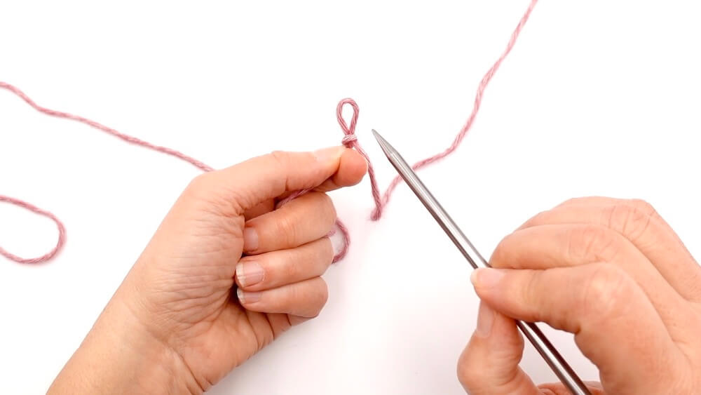 Faire un nœud coulant : 3 techniques faciles pour commencer un tricot
