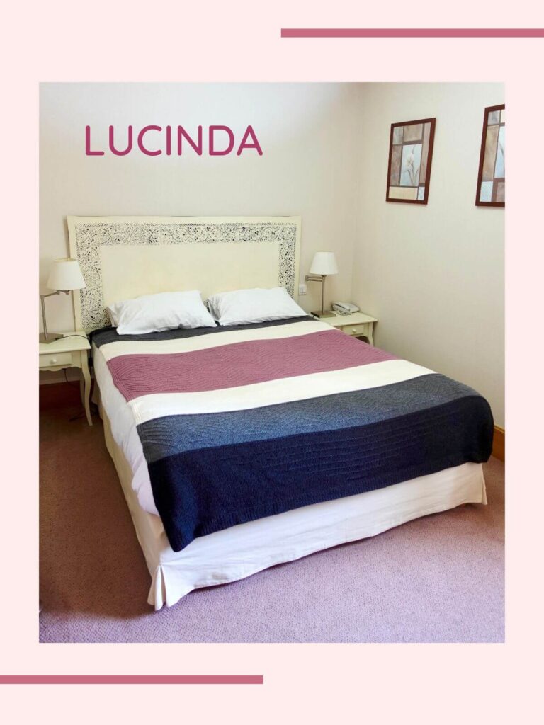 La couverture Lucinda est facile à tricoter. Ce dessus de lit utilise des mailles endroit et des mailes envers. Tutoriel avec diagrammes et explications écrites
