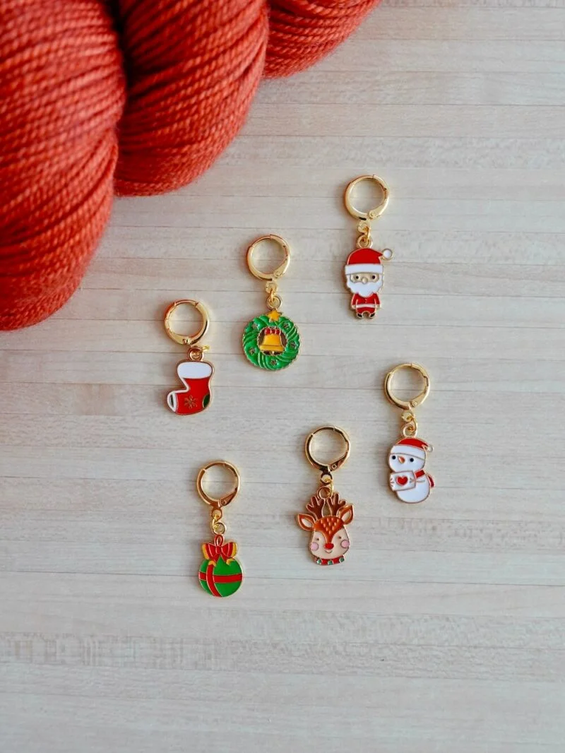 Marqueurs de maille pour le tricot et le crochet sur le thème de Noël avec des dormeuses