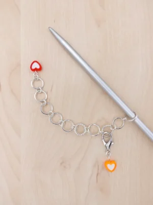 Le compte-rangs est un accessoire pratique pour le tricot, parfait pour les répétitions comme les augmentations ou les diminutions tous les x rangs