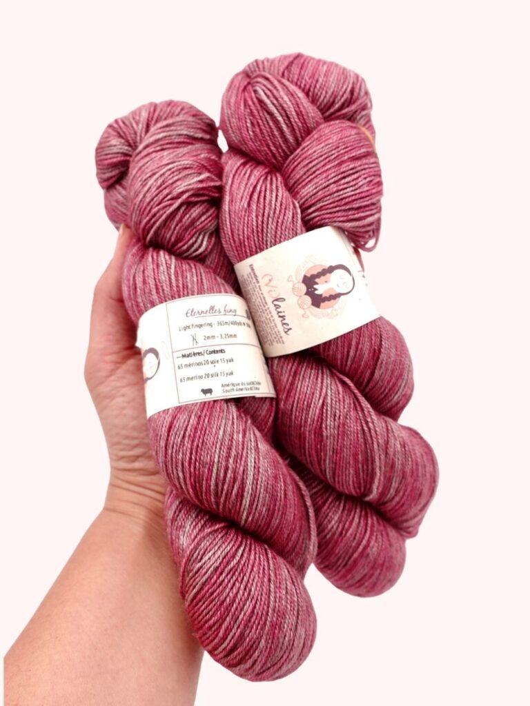 Echeveaux de laine de type Fingering pour crocheter le châle Figus