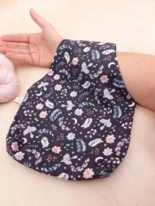 Tricoter avec un sac nomade, c'est si pratique ! La pelote reste bien en place. C'est un cadeau de Noël parfait pour une passionnée de tricot