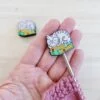 Embouts stoppeurs de mailles chats et livres pour accompagner votre ouvrage au tricot