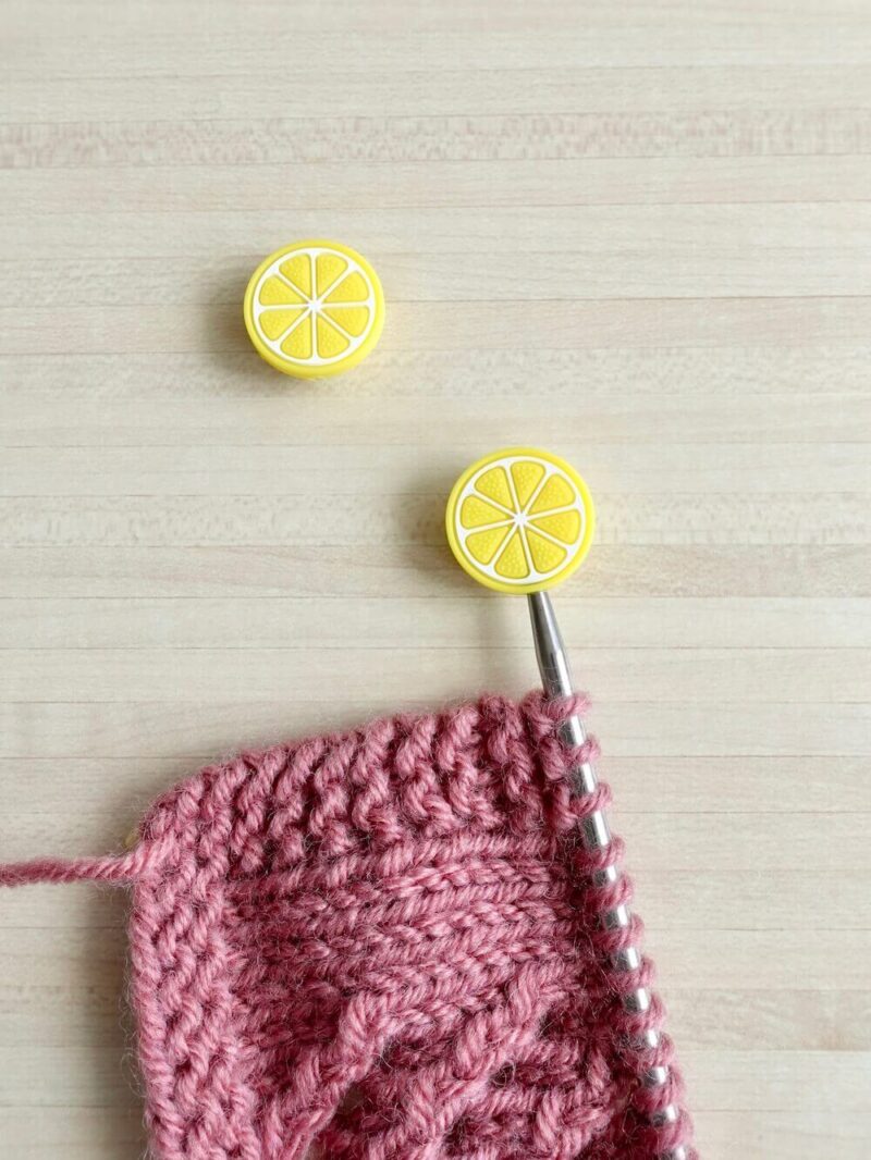 Embouts citrons, des stoppeurs de mailles qui protègent aussi les points de vos aiguilles à tricoter, accessoires pour le tricot, idée de cadeau