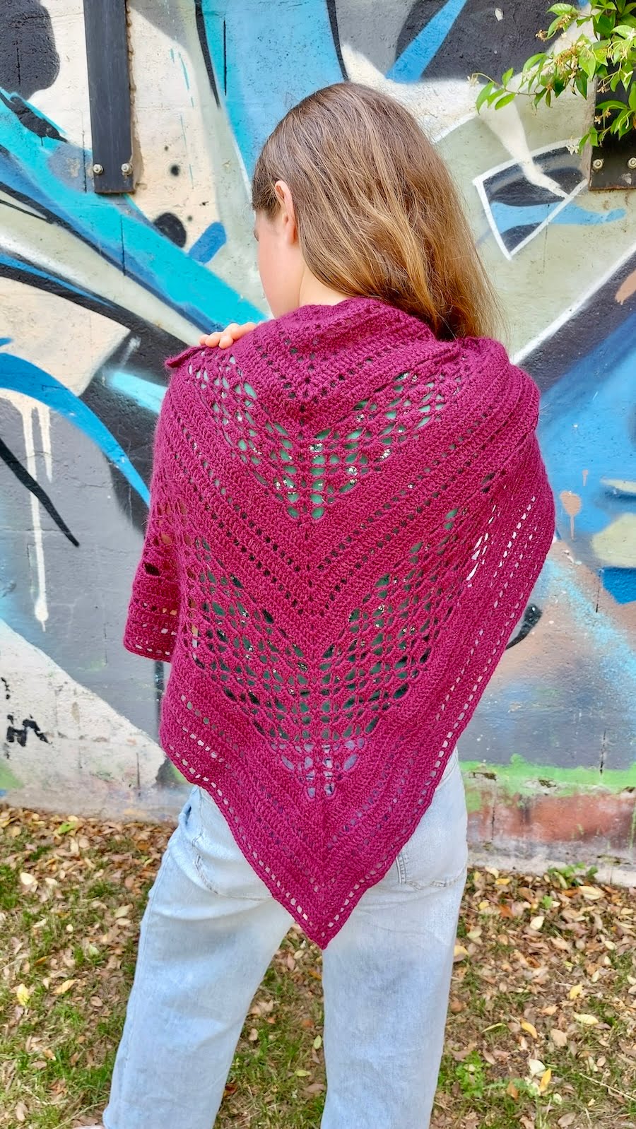 Châle crocheté par Céline, modèle avec de la dentelle au crochet, à télécharger avec explications écrites, vidéo et diagrammes, patron du modèle Molly