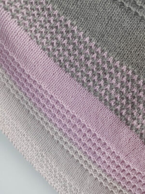 Zoom sur le modèle : les jolis points du châle au tricot facile Lila, patron d'Aglaé Laser